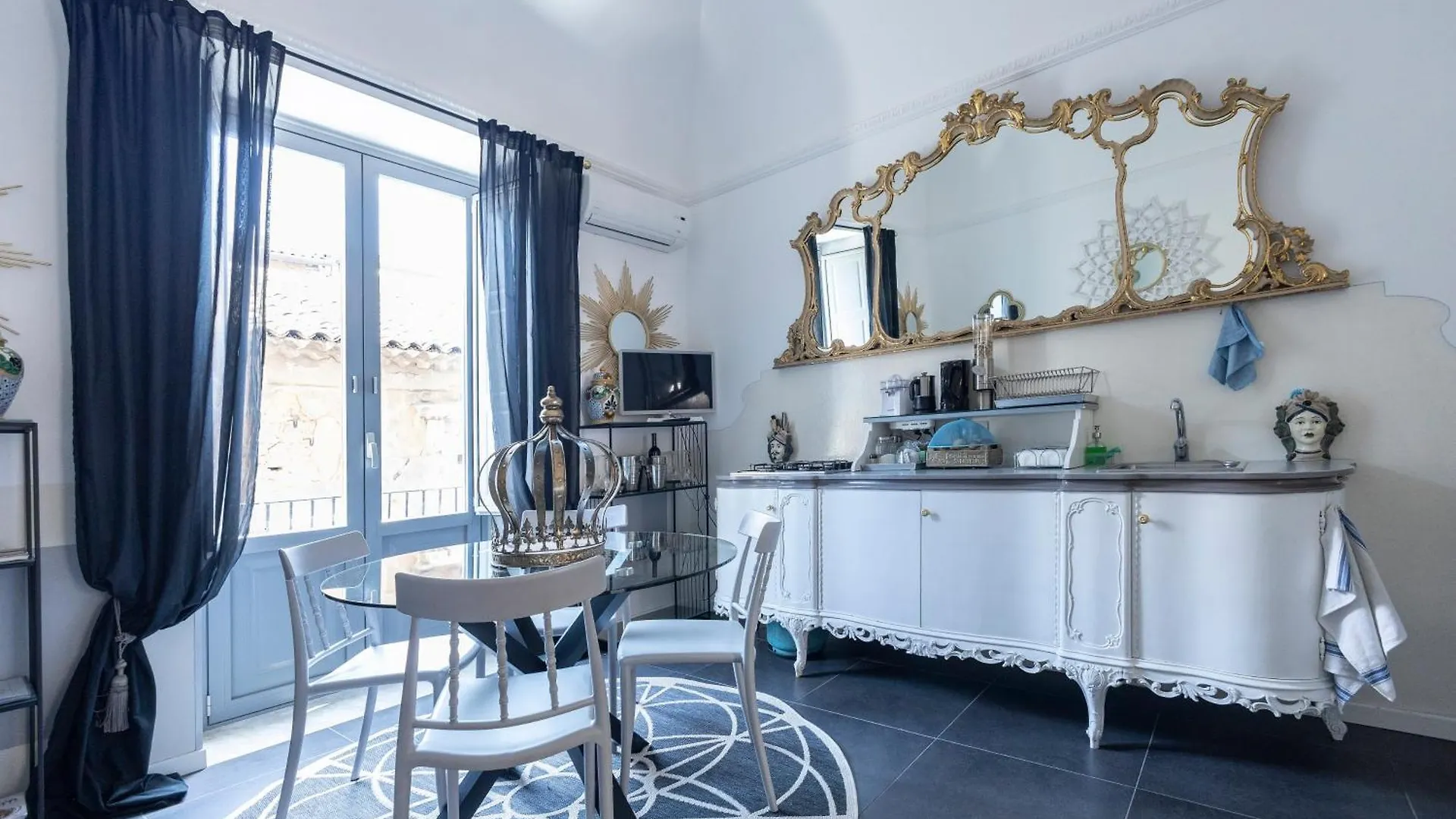 Bed and Breakfast I PERSIANI Catania 0*,